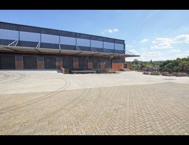 12,925M² WAREHOUSE TO LET IN NORTH RIDING
